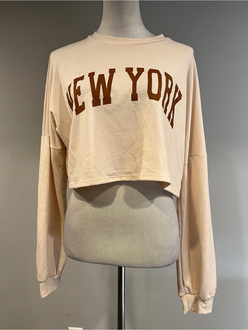 NEW YORK Cropped Long-Sleeve Top size medium